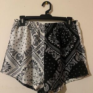 Set of 2 Different Shorts